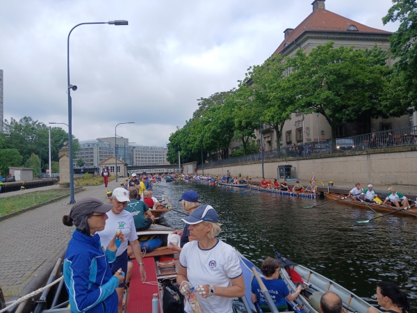 Barke in der Mhlendammschleuse 2024