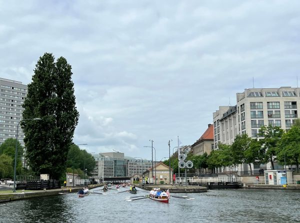 Berliner Innenstadt 2022 Mhlendammschleuse Ruderboote