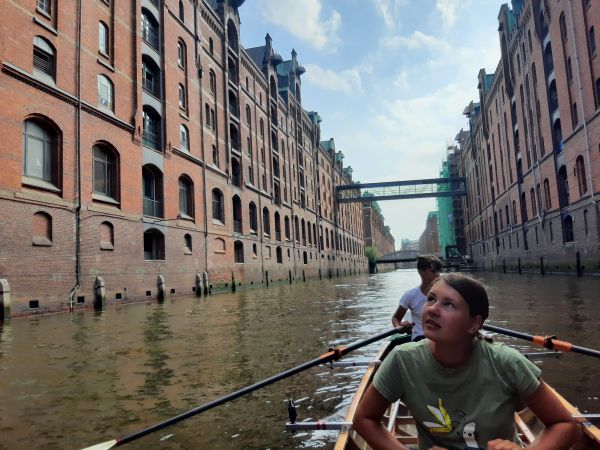 Ruderboot in der Speicherstadt Hamburg 2021