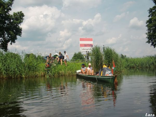 Ruderboote aussetzen an der Elde 2021